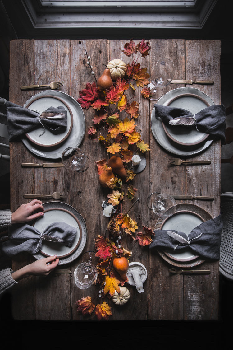 The prettiest Thanksgiving tablescapes, Thanksgiving table settings, and Thanksgiving table decor to try this year