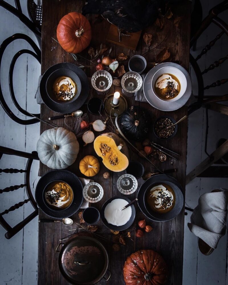 The prettiest Thanksgiving tablescapes, Thanksgiving table settings, and Thanksgiving table decor to try this year