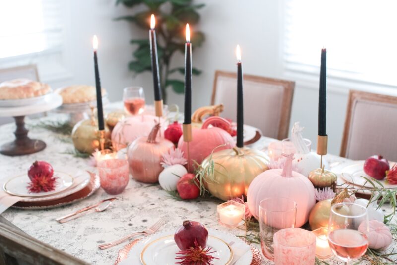 The prettiest Thanksgiving tablescapes, Thanksgiving table settings, and Thanksgiving table decor to try this year