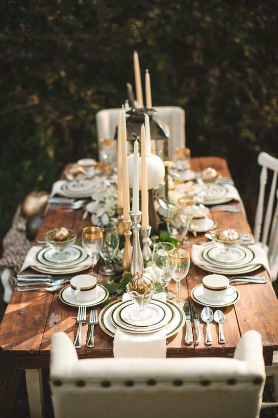 The prettiest Thanksgiving tablescapes, Thanksgiving table settings, and Thanksgiving table decor to try this year