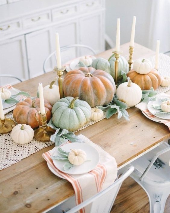 The prettiest Thanksgiving tablescapes, Thanksgiving table settings, and Thanksgiving table decor to try this year