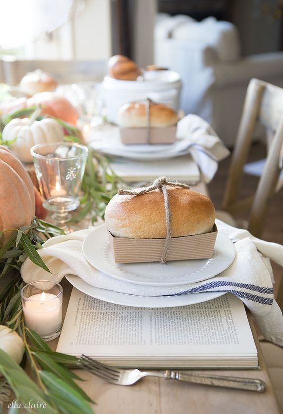 The prettiest Thanksgiving tablescapes, Thanksgiving table settings, and Thanksgiving table decor to try this year