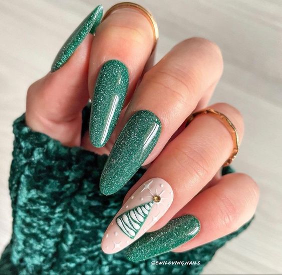 Christmas tree nails | Christmas tree nail art | Christmas tree nail designs | Christmas tree nail ideas