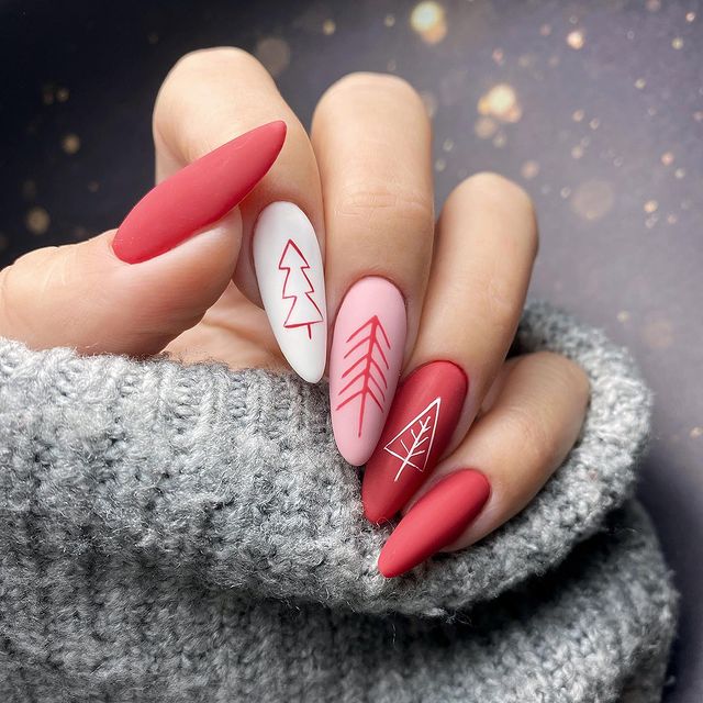 Christmas tree nails | Christmas tree nail art | Christmas tree nail designs | Christmas tree nail ideas