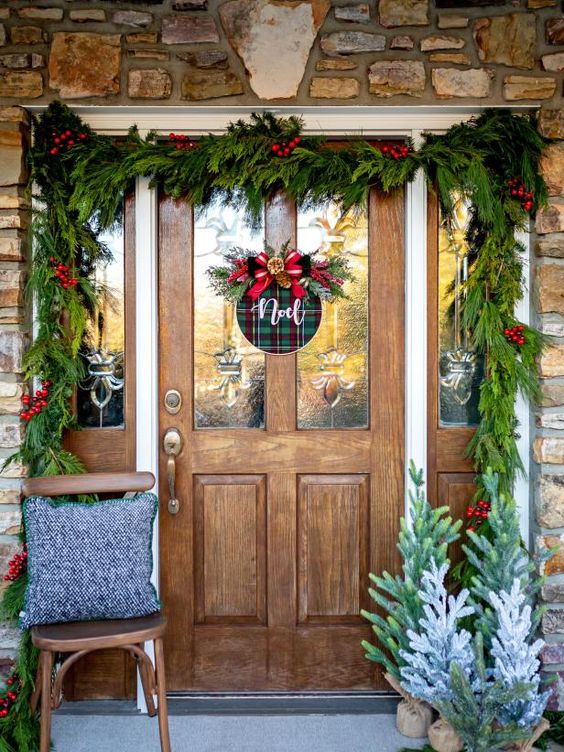 The best Christmas outdoor decor ideas, Christmas porch ideas, Christmas light ideas, and more for outdoor decor