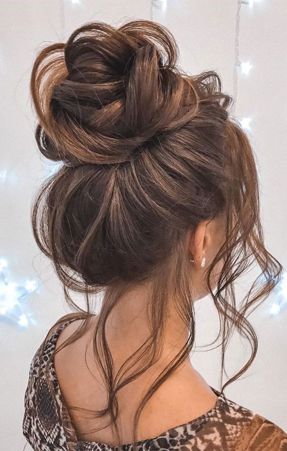 30+ Messy Bun Hairstyles That Are Easy To Do For Every Hair Type