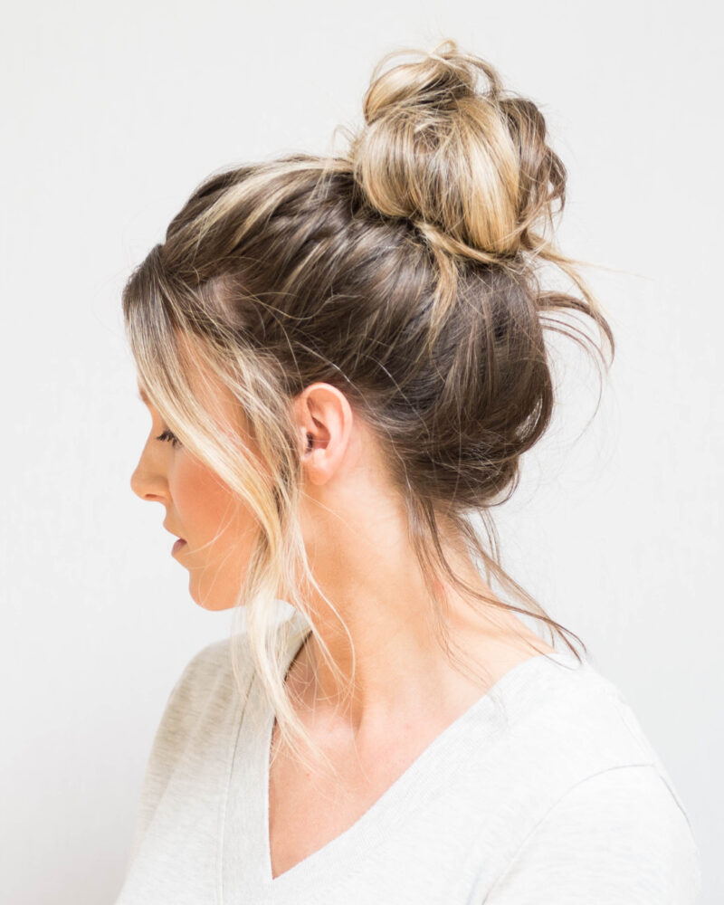 30+ Messy Bun Hairstyles That Are Easy To Do For Every Hair Type