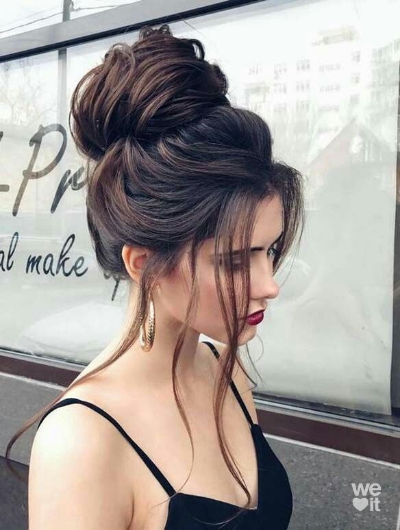 30+ messy bun hairstyles that are easy to do