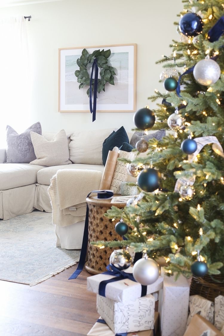 The best Christmas living room deoc ideas and Christmas living room deocrations for this year