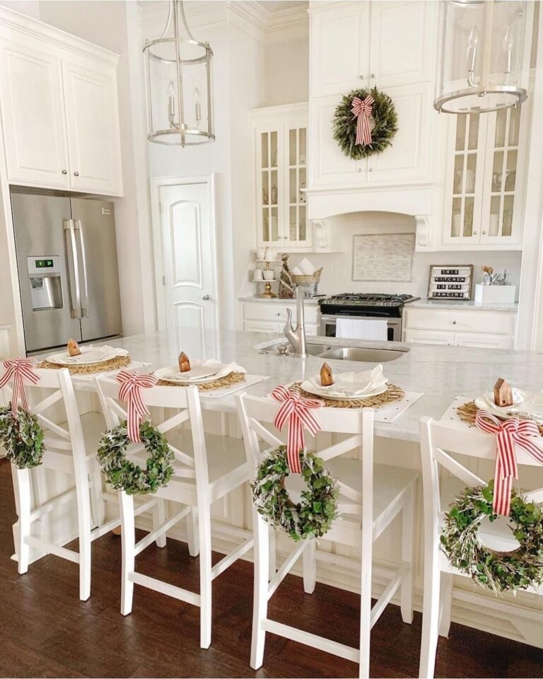 50+ Upscale Christmas Kitchen Decor Ideas To Try In 2021