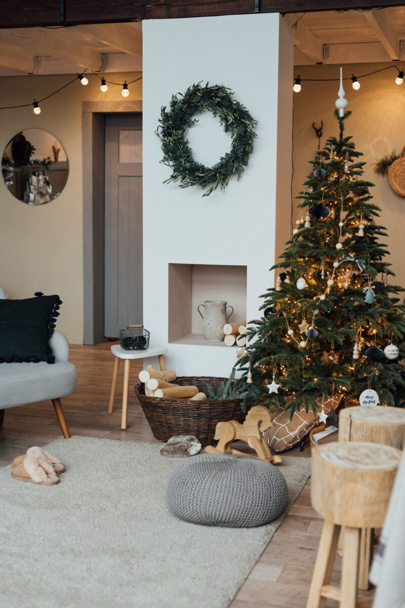 The best Christmas living room deoc ideas and Christmas living room deocrations for this year