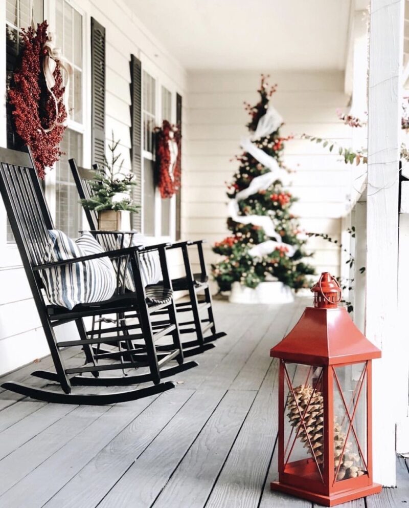 The best Christmas outdoor decor ideas, Christmas porch ideas, Christmas light ideas, and more for outdoor decor