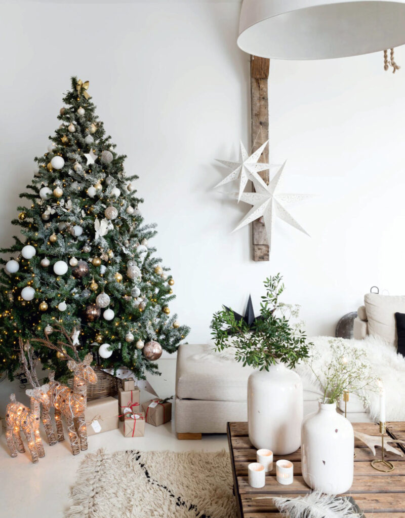 The best Christmas living room deoc ideas and Christmas living room deocrations for this year