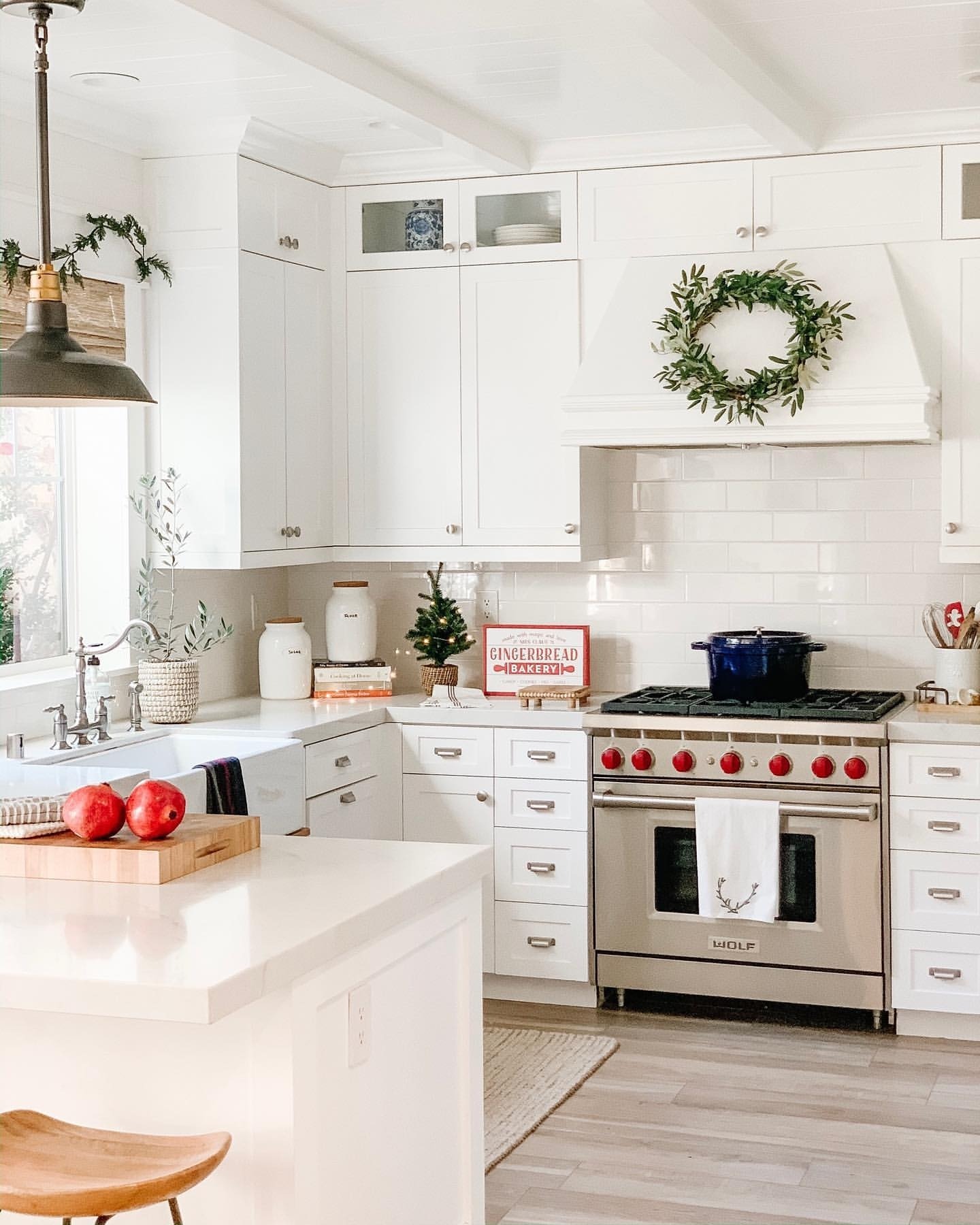 50+ Upscale Christmas Kitchen Decor Ideas To Try In 2021