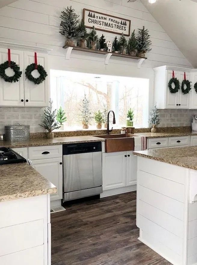 50+ Upscale Christmas Kitchen Decor Ideas To Try In 2021