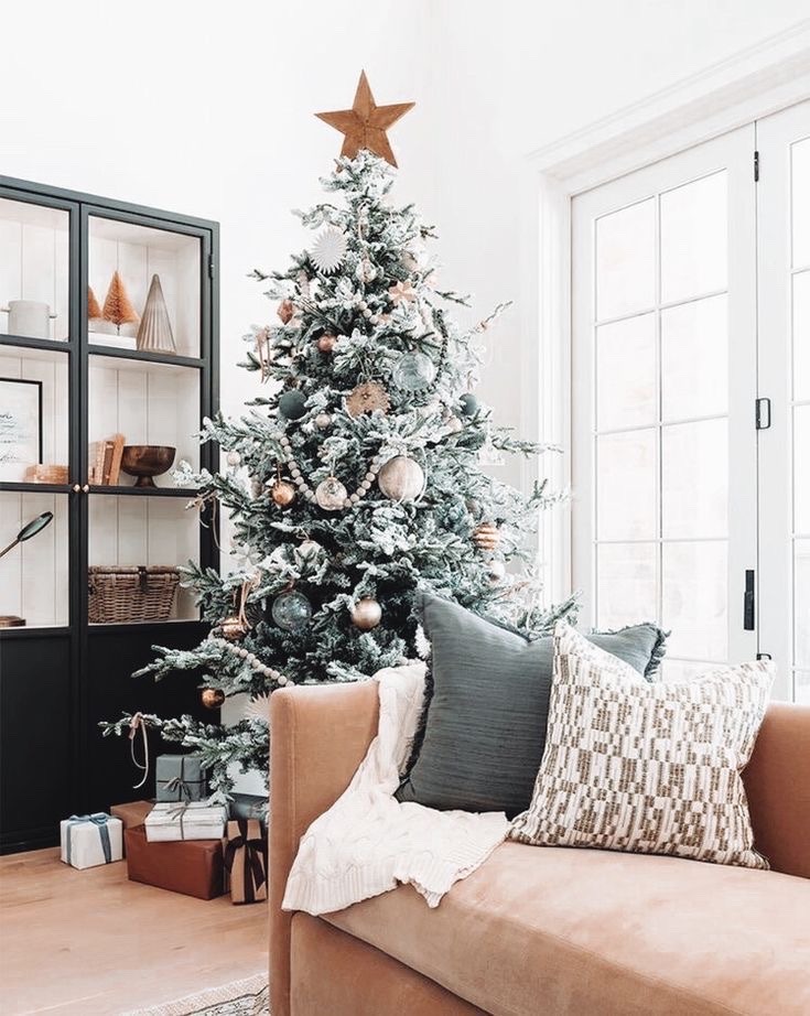 The best Christmas living room deoc ideas and Christmas living room deocrations for this year