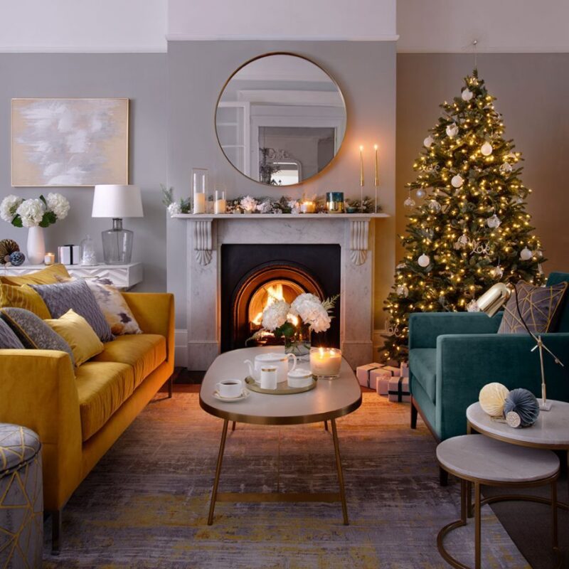 The best Christmas living room deoc ideas and Christmas living room deocrations for this year