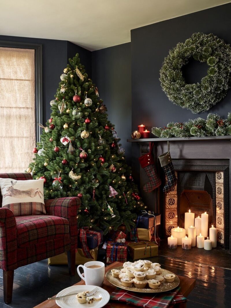 The best Christmas living room deoc ideas and Christmas living room deocrations for this year