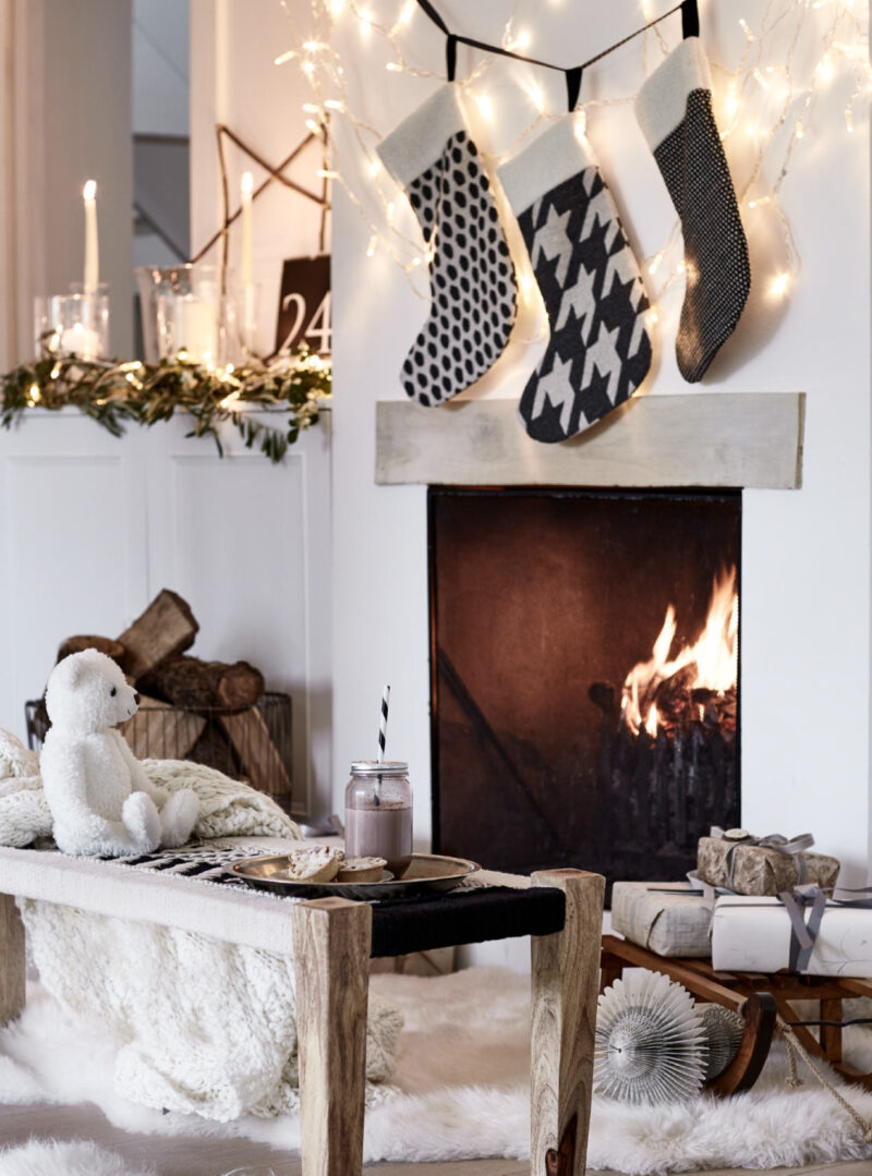 The best Christmas living room deoc ideas and Christmas living room deocrations for this year