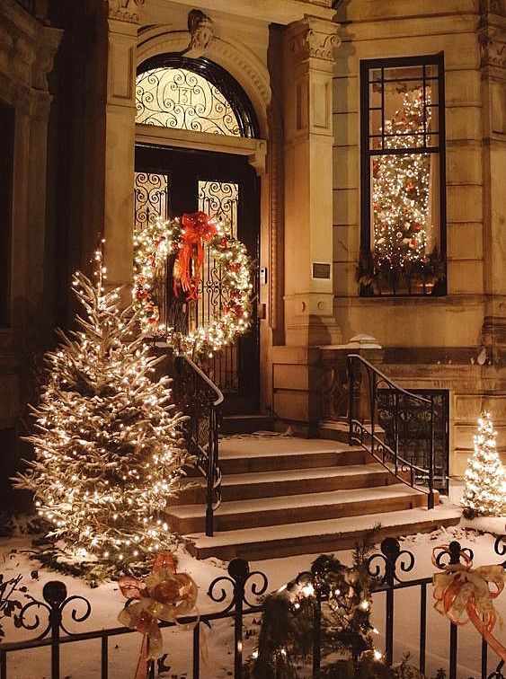 The best Christmas outdoor decor ideas, Christmas porch ideas, Christmas light ideas, and more for outdoor decor