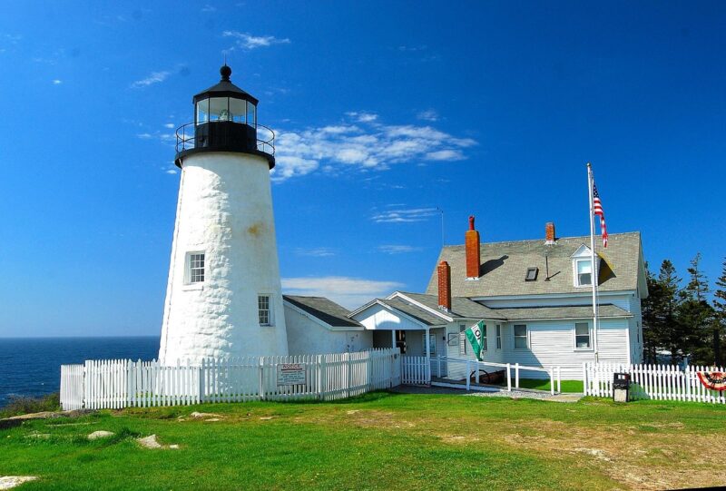 12 Stunning Maine Lighthouses To Check Out