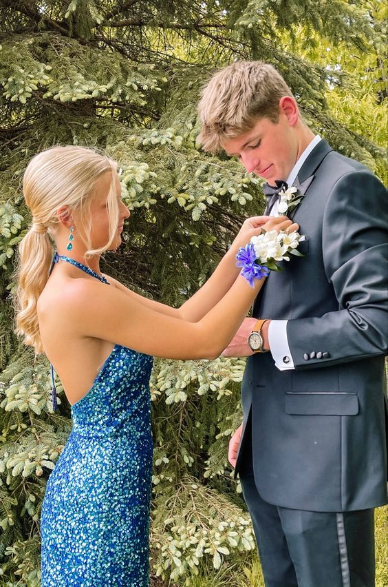 The coolest prom poses to copy for this prom season, including prom poses for couples, prom poses for friends, and solo prom poses for photos/pictures