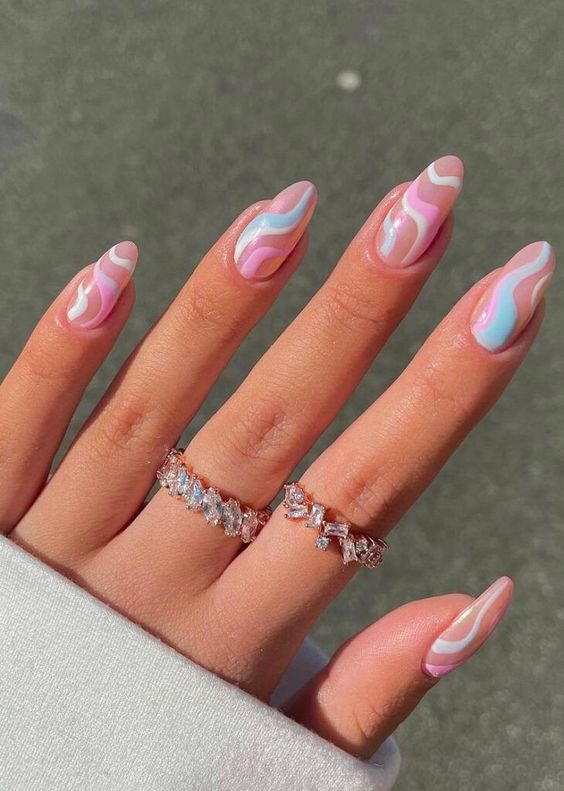 Hơn 55 thiết kế móng tay hình bầu dục đang là xu hướng hot nhất trong làng nail art hiện nay. Với đa dạng màu sắc và hoa văn, bạn sẽ tha hồ lựa chọn để thể hiện phong cách thời trang của mình.