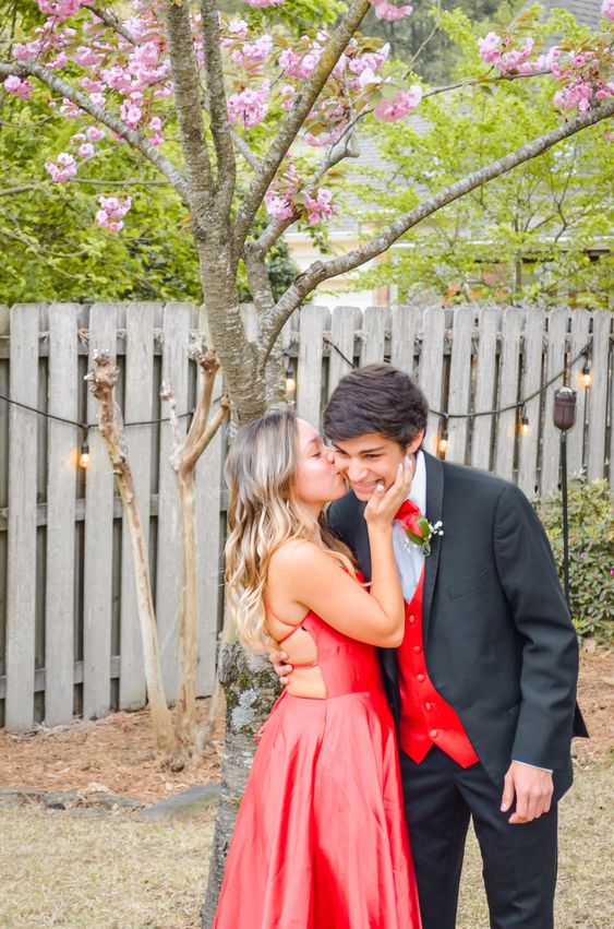 The coolest prom poses to copy for this prom season, including prom poses for couples, prom poses for friends, and solo prom poses for photos/pictures