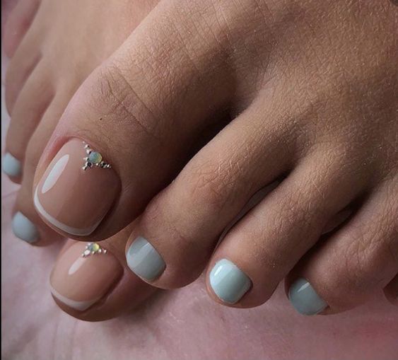 Top pedicure ideas for spring, summer, fall, and winter to try out. Browse these pedicure ideas and pedicure colors now!