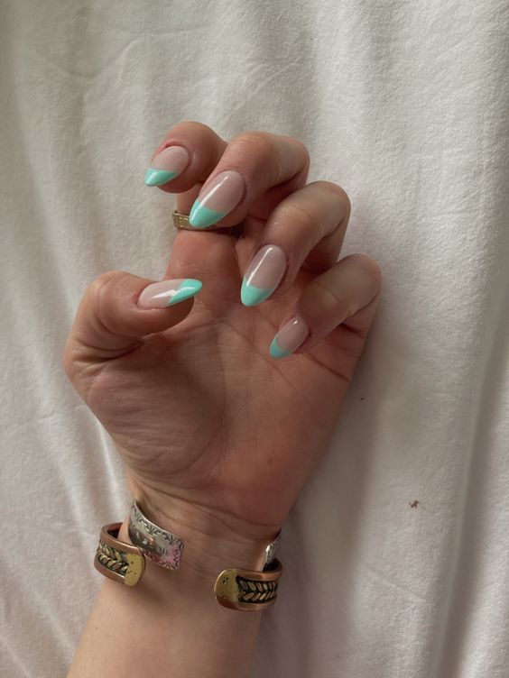 The top turquoise nails and teal nails right now