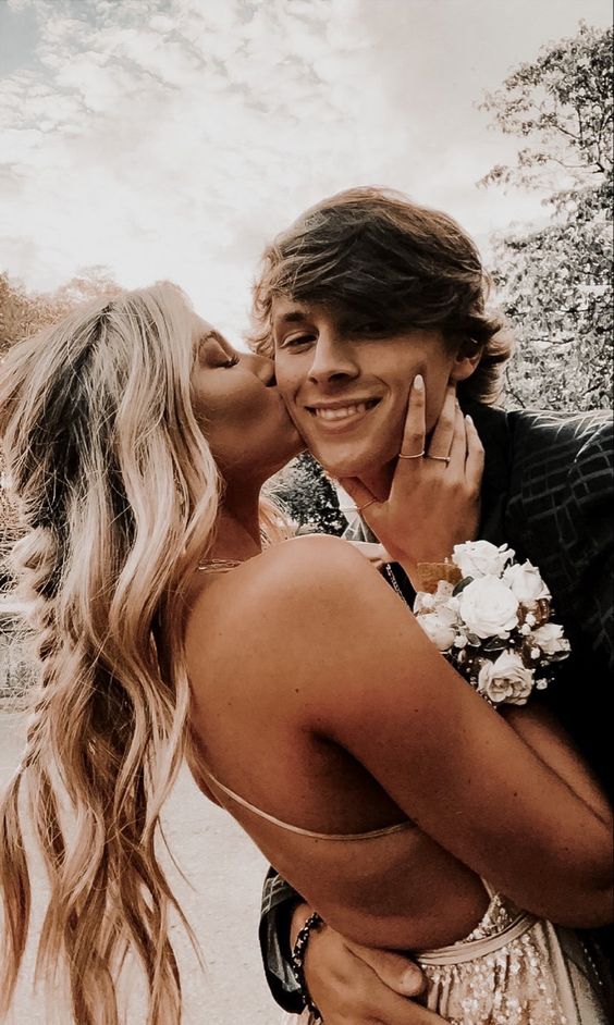 The coolest prom poses to copy for this prom season, including prom poses for couples, prom poses for friends, and solo prom poses for photos/pictures