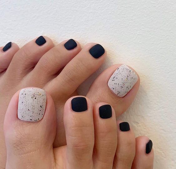 Top pedicure ideas for spring, summer, fall, and winter to try out. Browse these pedicure ideas and pedicure colors now!