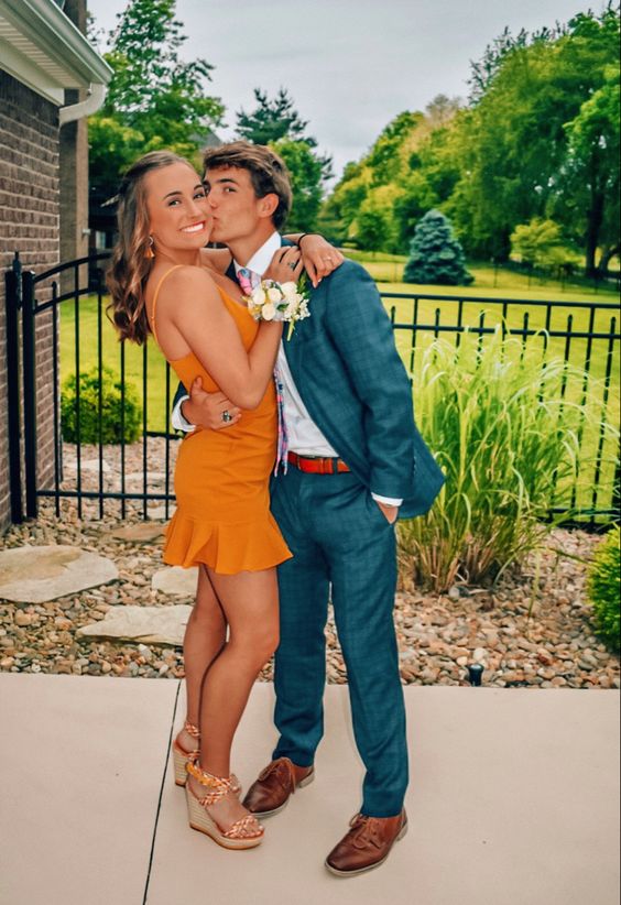 The coolest prom poses to copy for this prom season, including prom poses for couples, prom poses for friends, and solo prom poses for photos/pictures