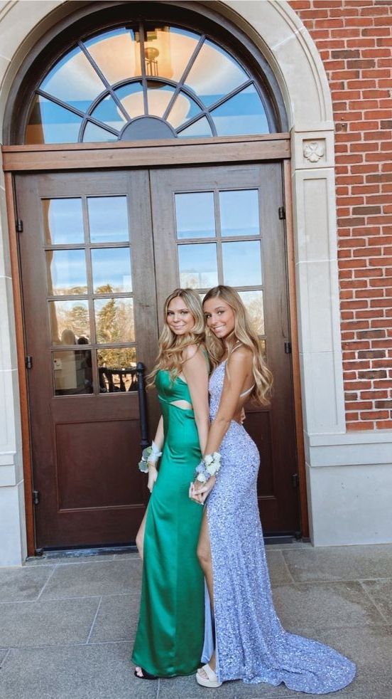 The coolest prom poses to copy for this prom season, including prom poses for couples, prom poses for friends, and solo prom poses for photos/pictures