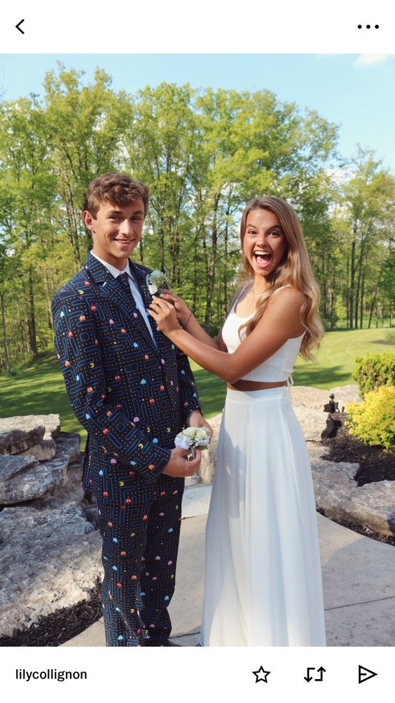 The coolest prom poses to copy for this prom season, including prom poses for couples, prom poses for friends, and solo prom poses for photos/pictures