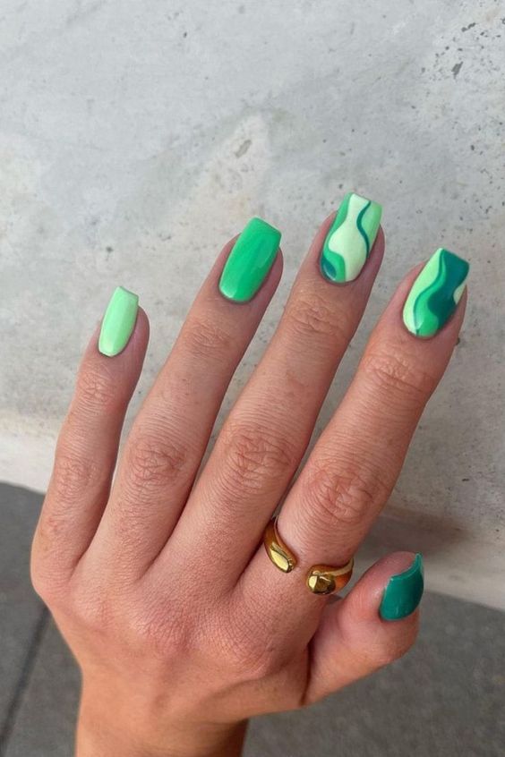 Tropical nails | Hawaiian nails and Hawaiian nail designs | 