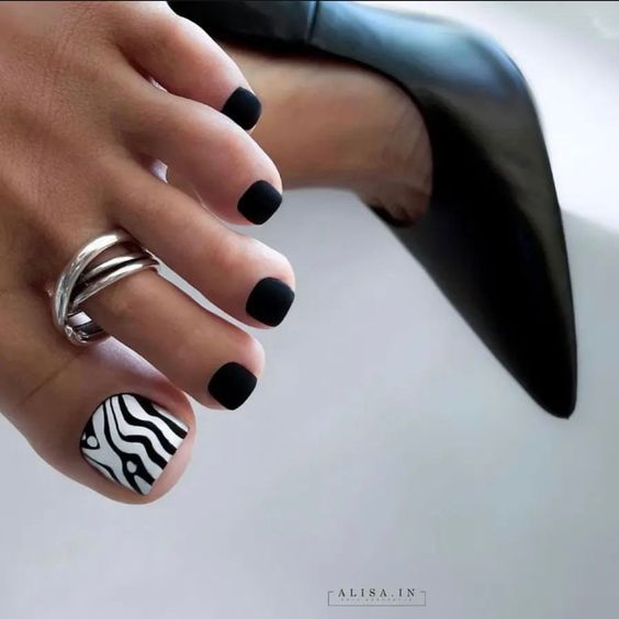 Top pedicure ideas for spring, summer, fall, and winter to try out. Browse these pedicure ideas and pedicure colors now!