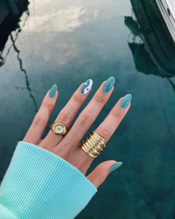 The top turquoise nails and teal nails right now