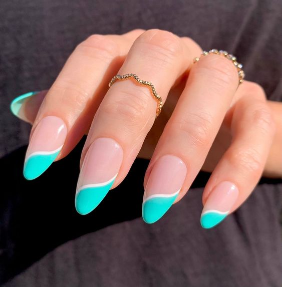 The top turquoise nails and teal nails right now