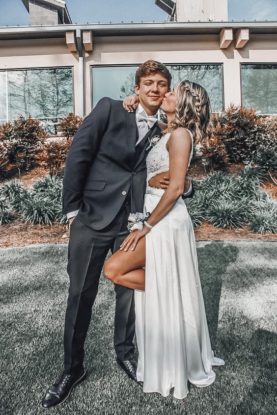 The coolest prom poses to copy for this prom season, including prom poses for couples, prom poses for friends, and solo prom poses for photos/pictures