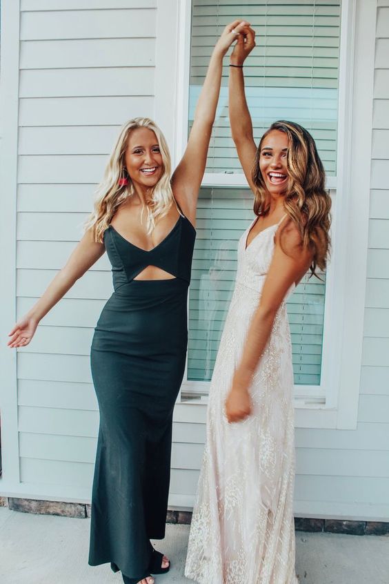 The coolest prom poses to copy for this prom season, including prom poses for couples, prom poses for friends, and solo prom poses for photos/pictures