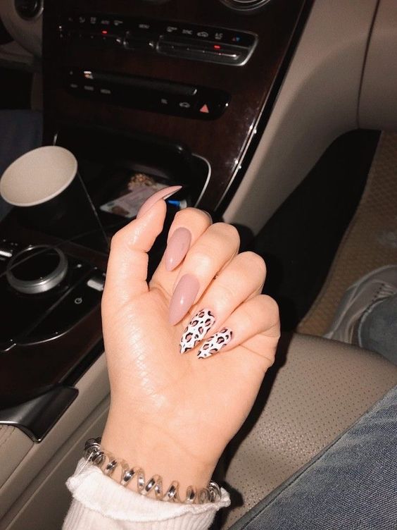 45+ Leopard & Cheetah Print Nails For A Sassy Manicure