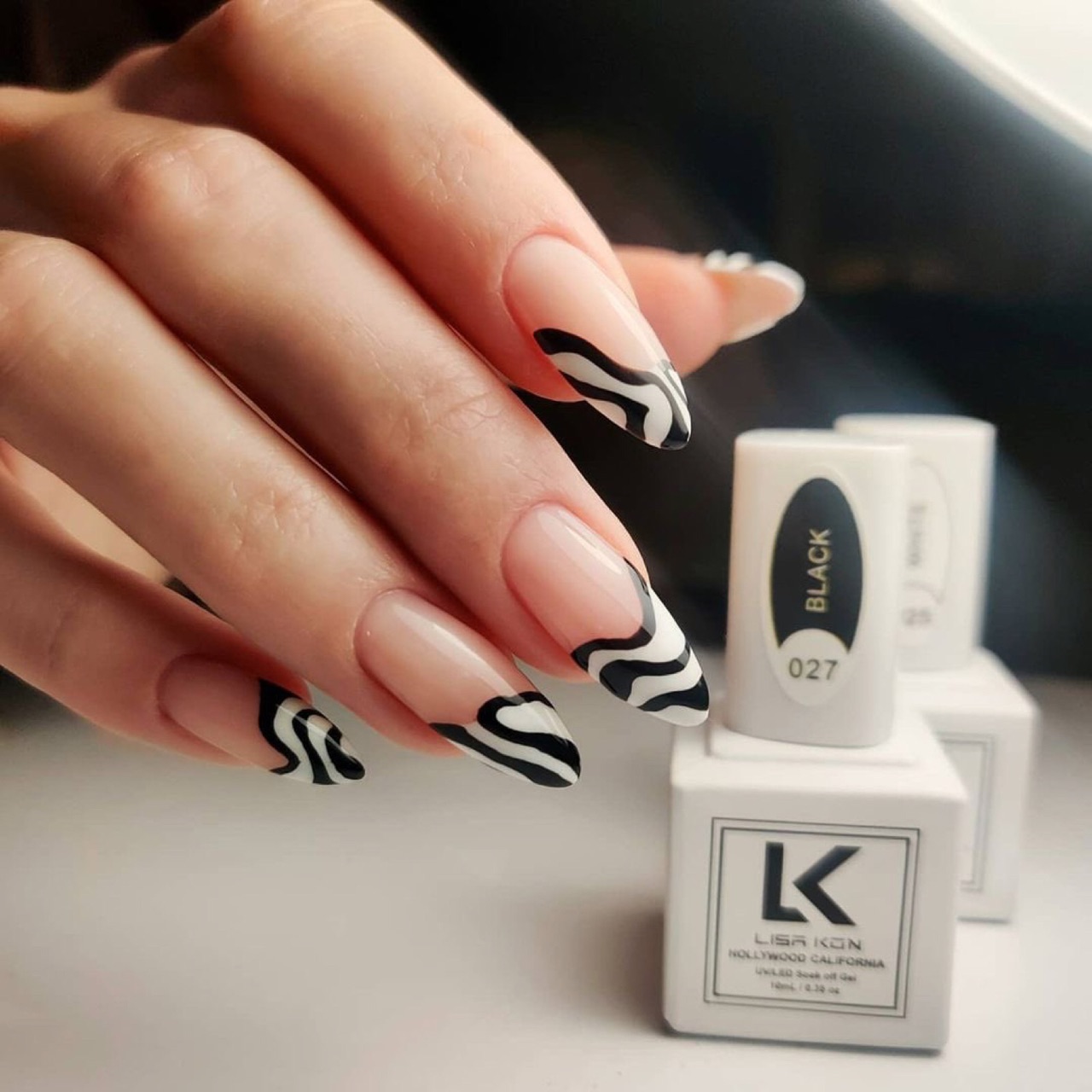 55+ Black And White Nails That Are SUPER Popular Right Now
