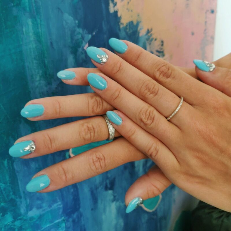 The top turquoise nails and teal nails right now