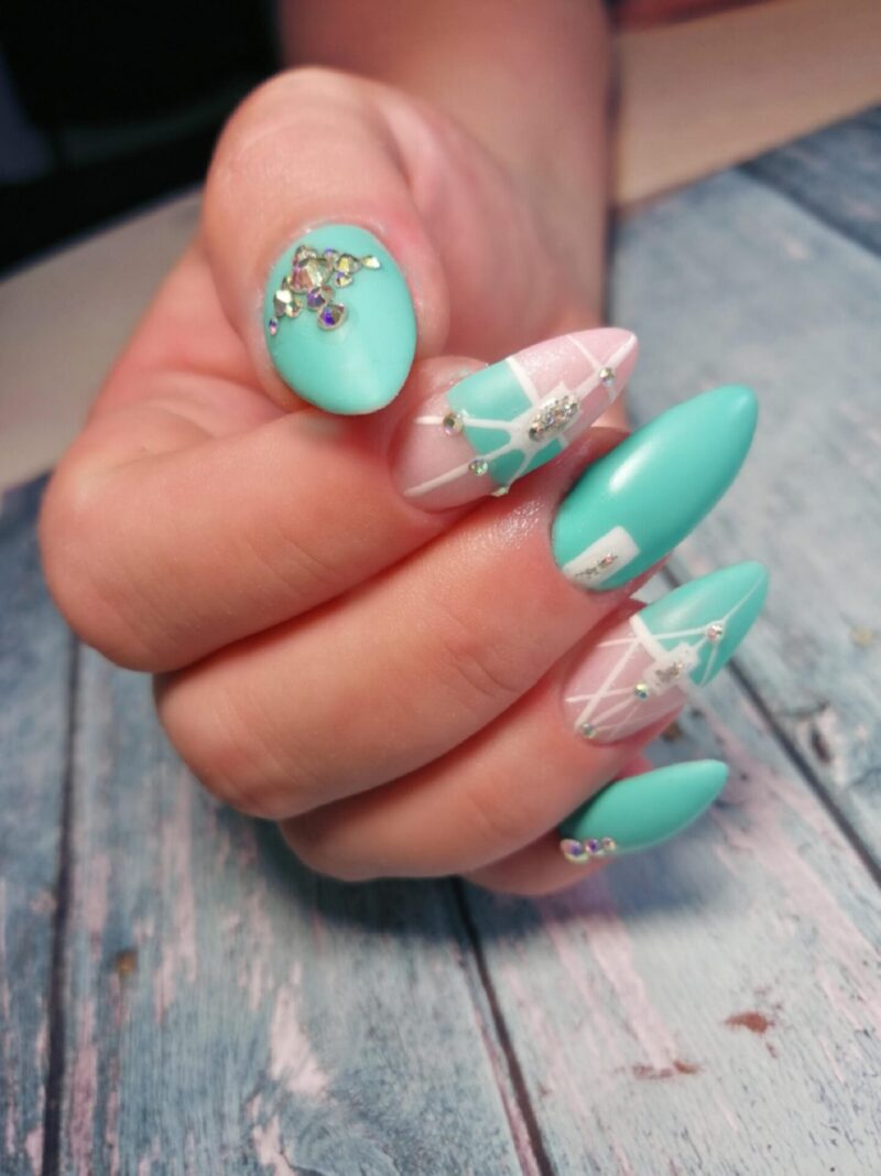 The top turquoise nails and teal nails right now