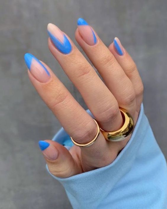 50 Pick and Mix Nail Designs for an Unboring Look : Blue Y2K