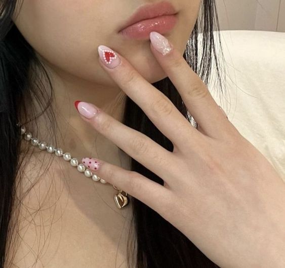 Coquette nails for the coquette aesthetic