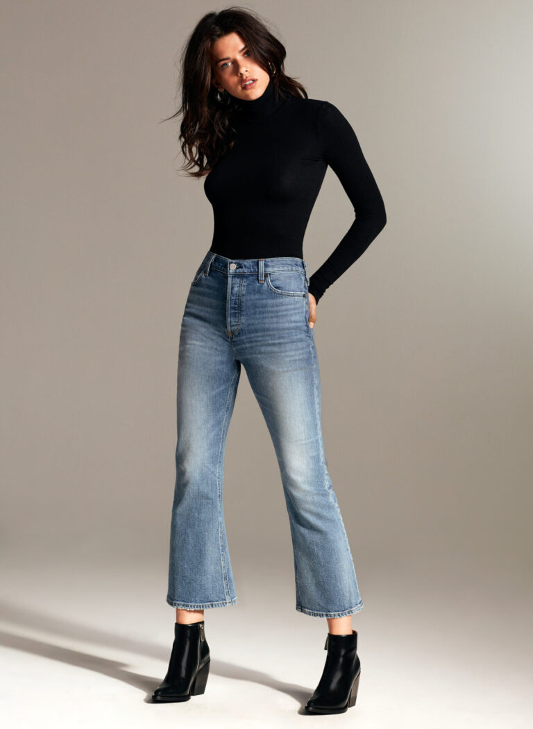 40+ Outfits With Flare Jeans To Wear Right Now + How To Style