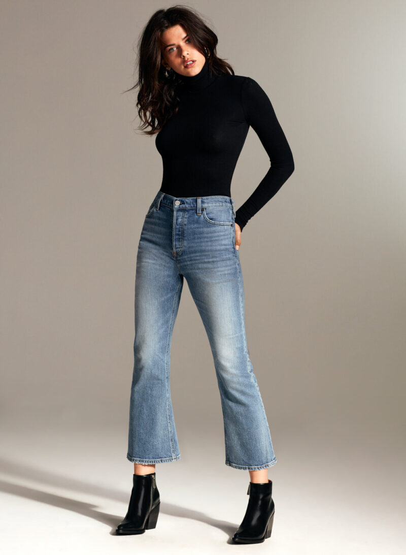 What Tops To Wear With Flared Jeans