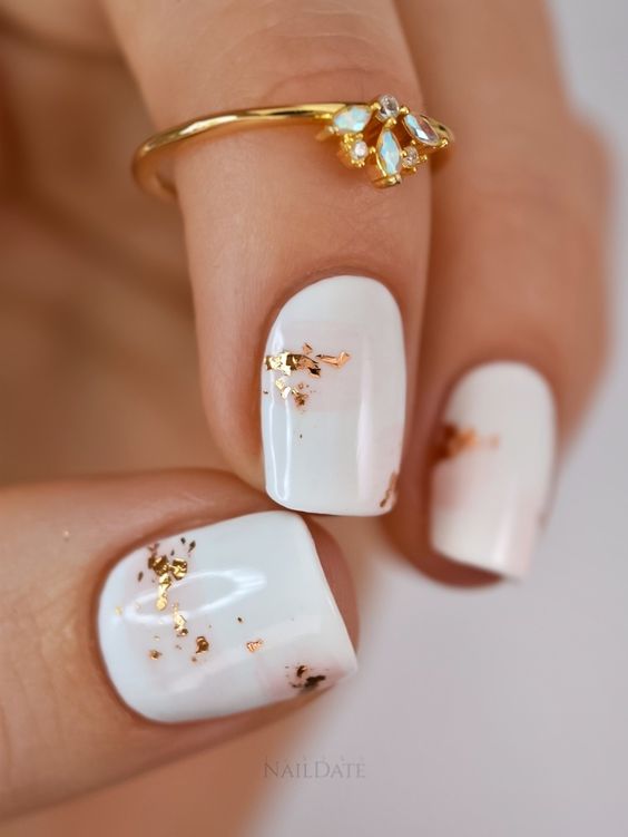 White and gold nails | White and gold nail designs | white and gold nail ideas